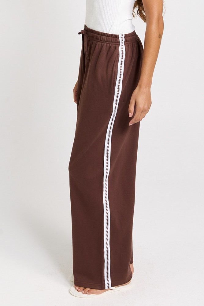 Nikki Relax Cotton Jogger - Chocolate | Betty Basics