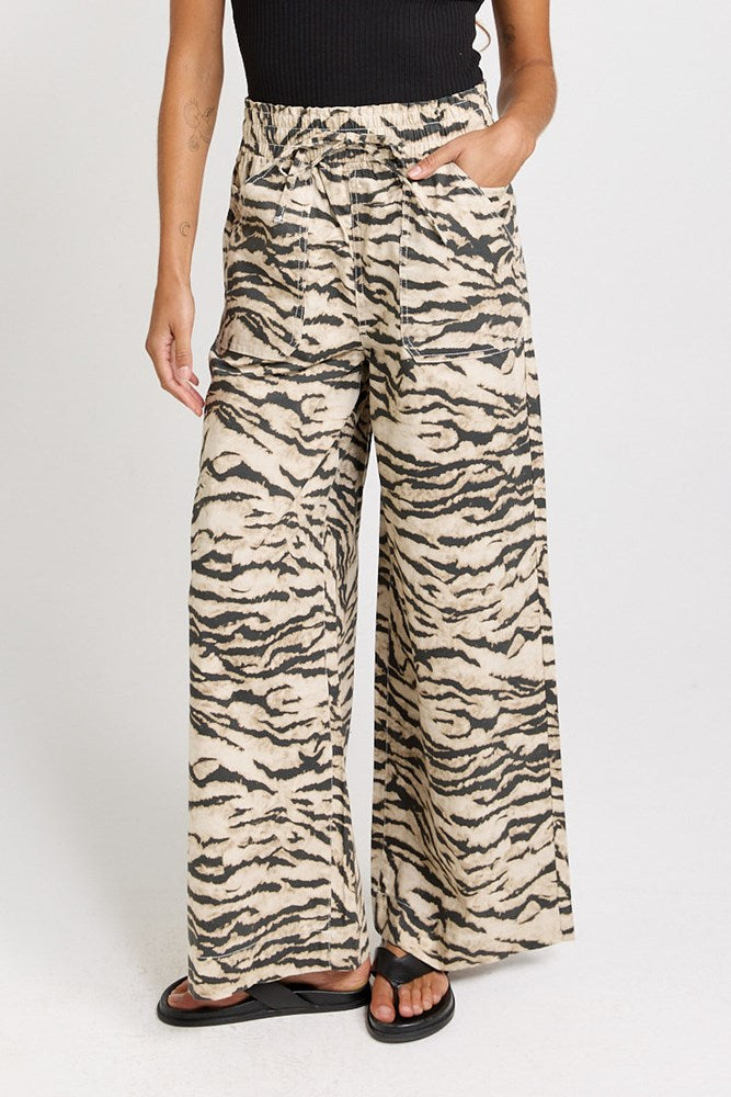 Saffra Relax Leg Jean - Animal | Betty Basics