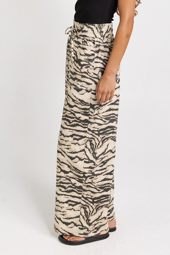 Saffra Relax Leg Jean - Animal | Betty Basics