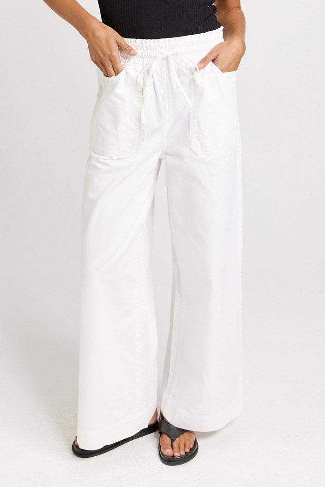 Saffra Relax Leg Jean - White | Betty Basics