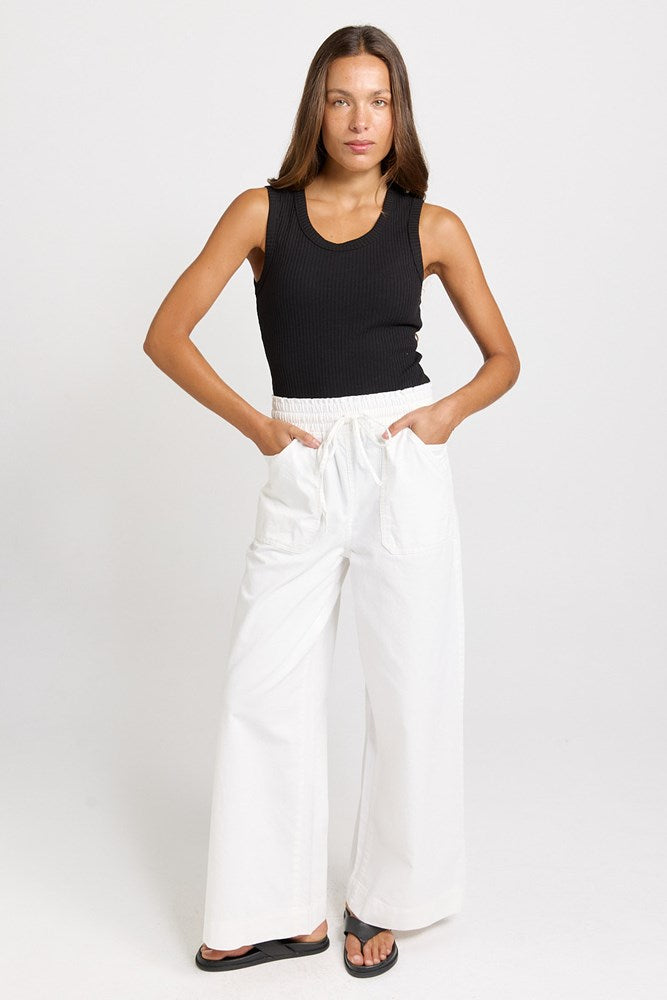 Saffra Relax Leg Jean - White | Betty Basics