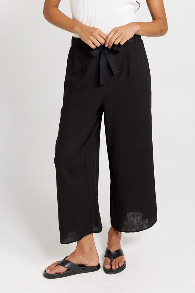 Bella Crop Pants - Black | Betty Basics