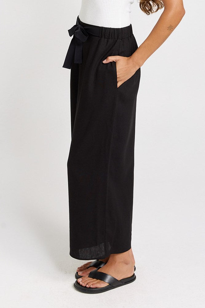 Bella Crop Pants - Black | Betty Basics