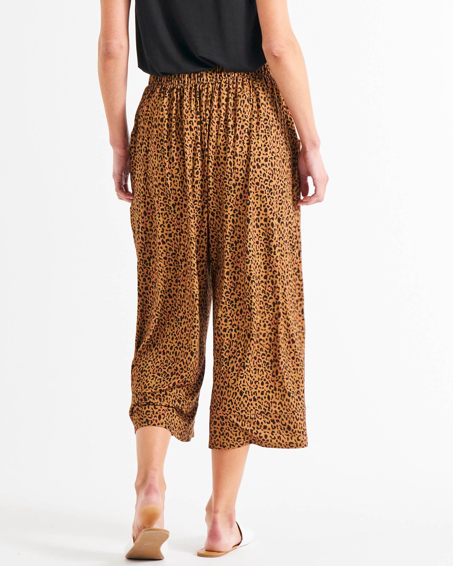 Bianca Stretchy High Rise Relaxed Pant - Wild Leopard Print